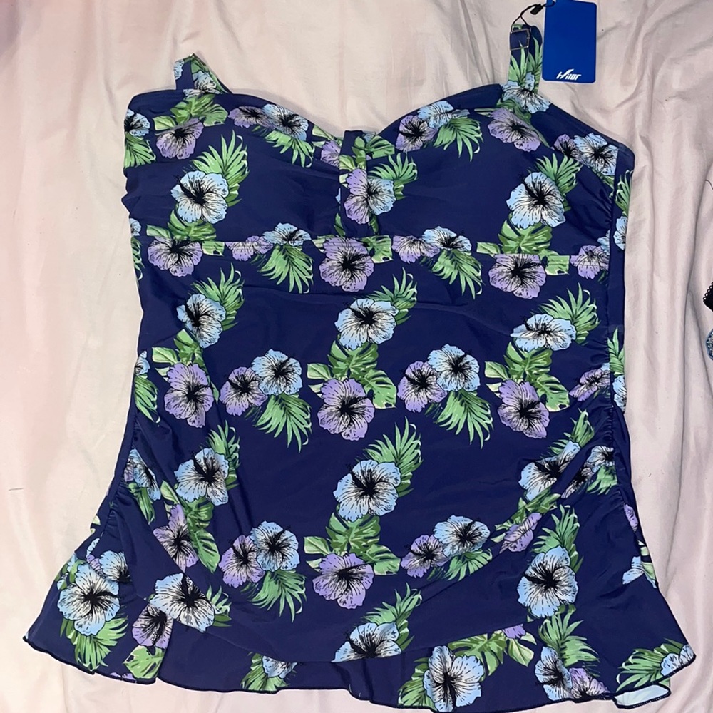 NWT HILOR PLUS SIZE 22 HAWAIIAN FLORAL SWIMSUIT TOP
